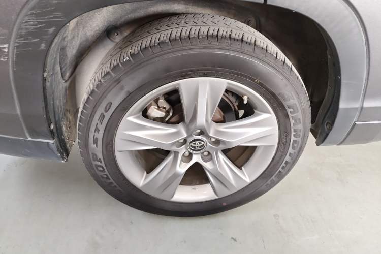 Used Toyota Highlander 2015 2.0T Four-Wheel Drive Luxury Edition 7-Seater Right Rear Wheel Hub