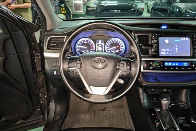 Used Toyota Highlander 2015 2.0T Four-Wheel Drive Ultimate Edition 7-Seater Steering Wheel
