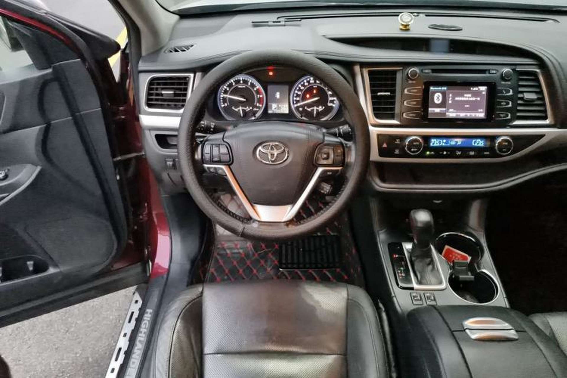 Used Toyota Highlander 2015 2.0T Four-Wheel Drive Luxury Edition 7-Seater Steering Wheel