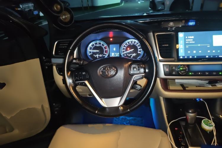 Used Toyota Highlander 2015 2.0T Four-Wheel Drive Luxury Edition 7-Seater Steering Wheel