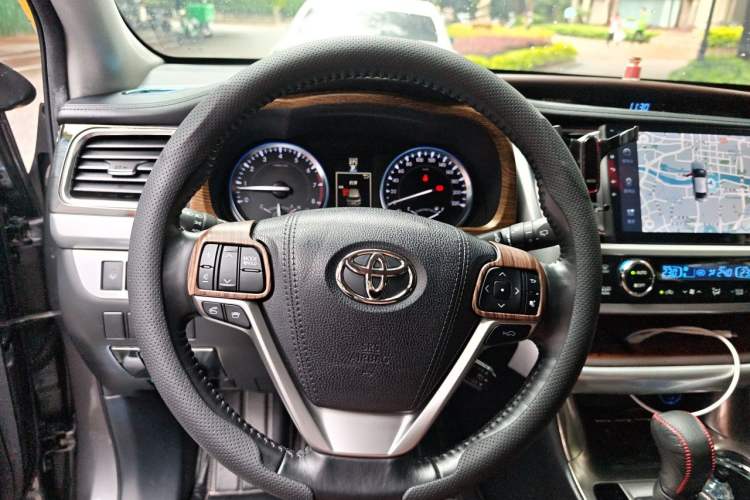 Used Toyota Highlander 2015 3.5L 4x4 Ultimate Edition 7-Seater Steering Wheel