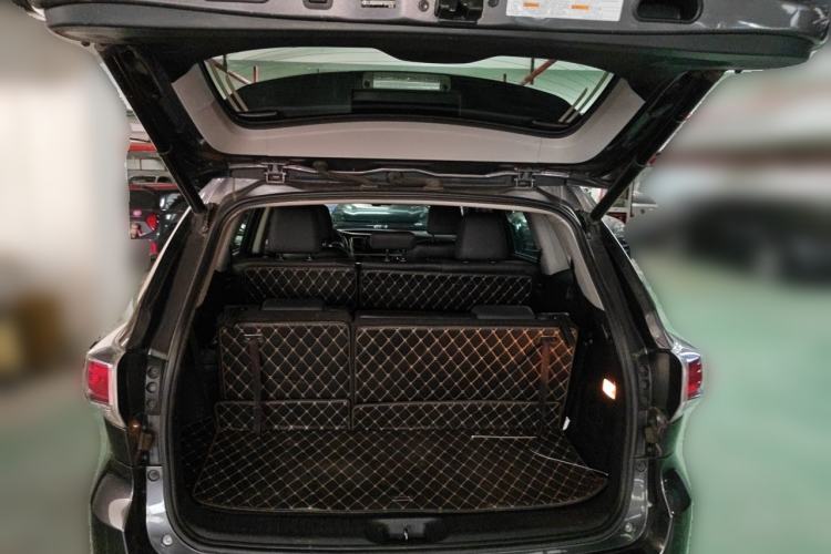 Used Toyota Highlander 2015 2.0T Four-Wheel Drive Ultimate Edition 7-Seater Trunk