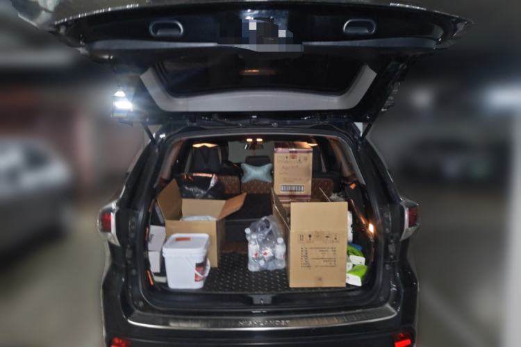 Used Toyota Highlander 2015 2.0T Four-Wheel Drive Luxury Edition 7-Seater Trunk