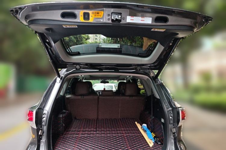 Used Toyota Highlander 2015 3.5L 4x4 Ultimate Edition 7-Seater Trunk