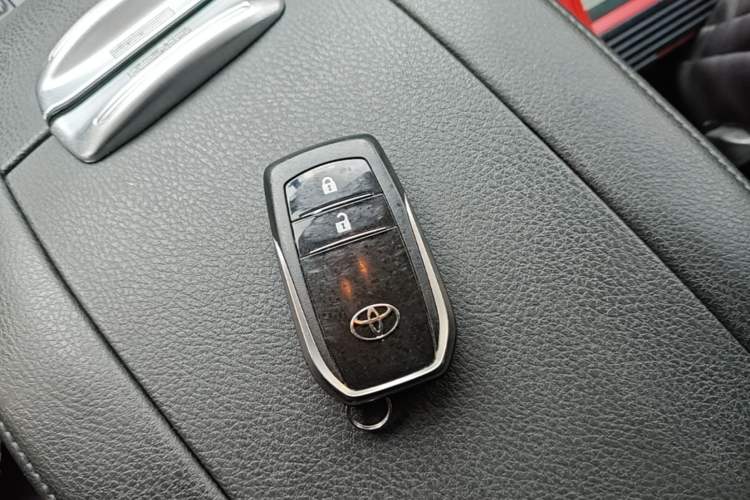 Used Toyota Highlander 2015 2.0T Four-Wheel Drive Luxury Edition 7-Seater Vehicle Key