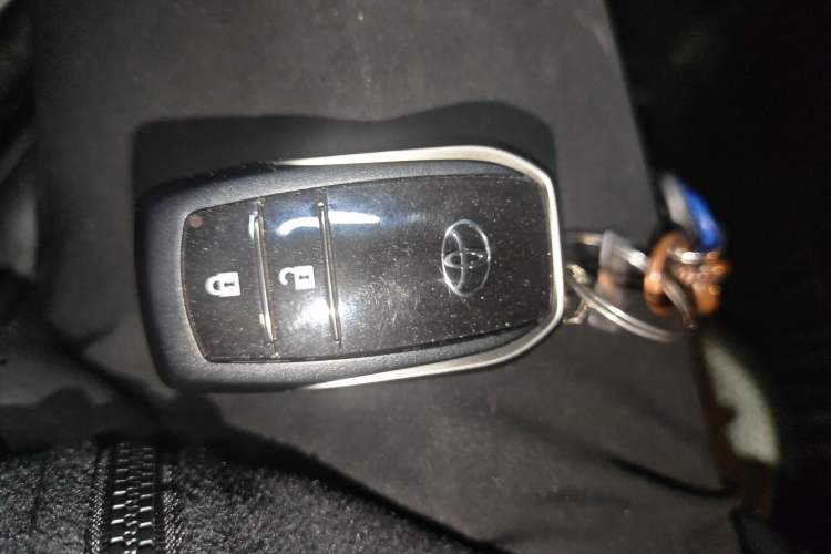 Used Toyota Highlander 2015 2.0T Four-Wheel Drive Luxury Edition 7-Seater Vehicle Key