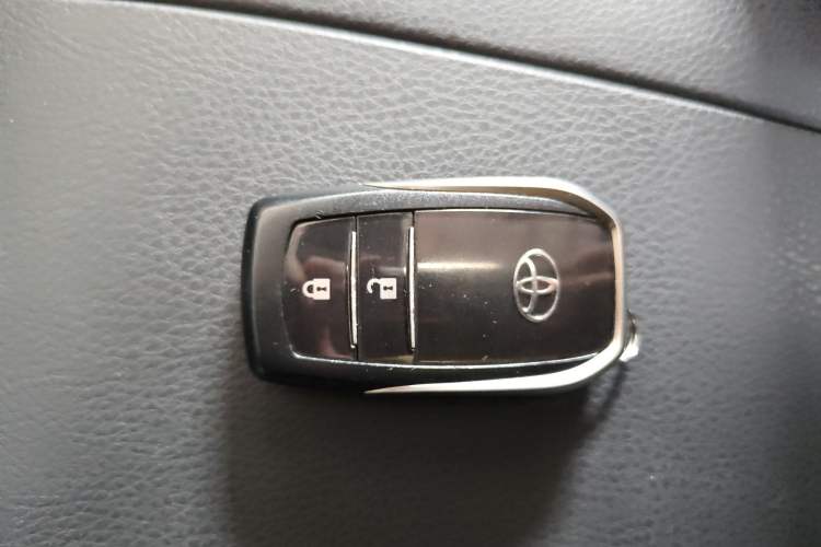 Used Toyota Highlander 2015 2.0T Four-Wheel Drive Luxury Edition 7-Seater Vehicle Key