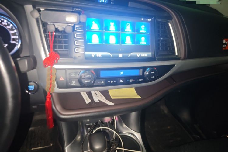 Used Toyota Highlander 2015 2.0T Two-Wheel Drive Luxury Edition 7 Seats Audio And AC Panel