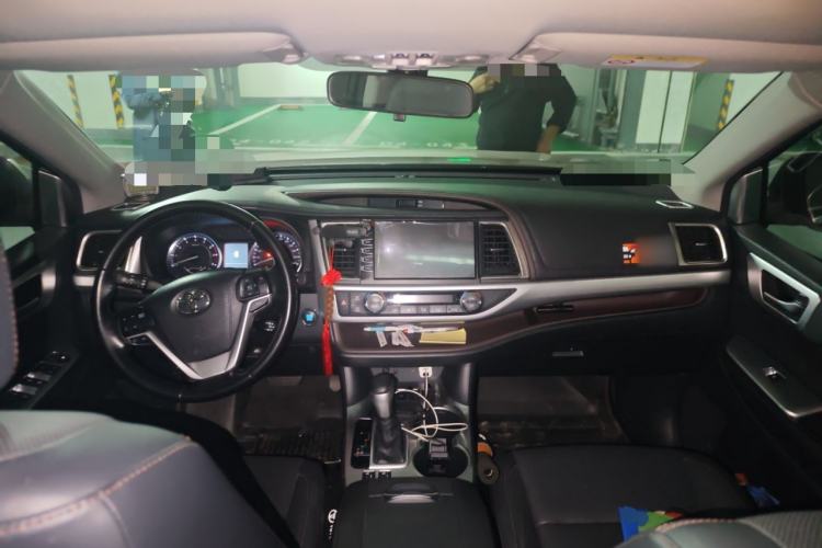 Used Toyota Highlander 2015 2.0T Two-Wheel Drive Luxury Edition 7 Seats Center Console