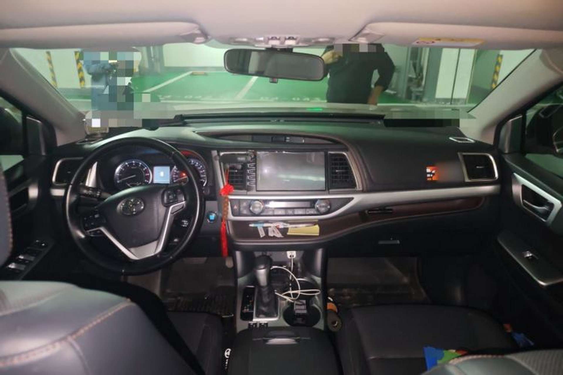 Used Toyota Highlander 2015 2.0T Two-Wheel Drive Luxury Edition 7 Seats Center Console