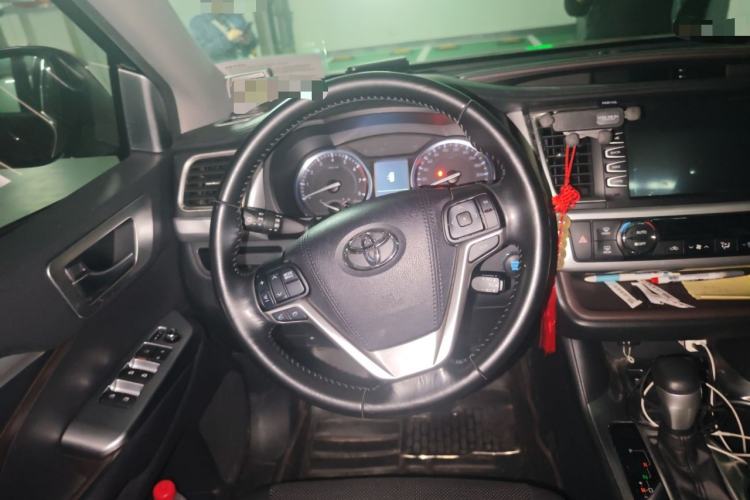 Used Toyota Highlander 2015 2.0T Two-Wheel Drive Luxury Edition 7 Seats Steering Wheel