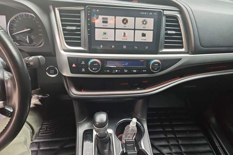 Used Toyota Highlander 2015 2.0T Two-Wheel Drive Luxury Navigation Version 7 Seats Audio And AC Panel
