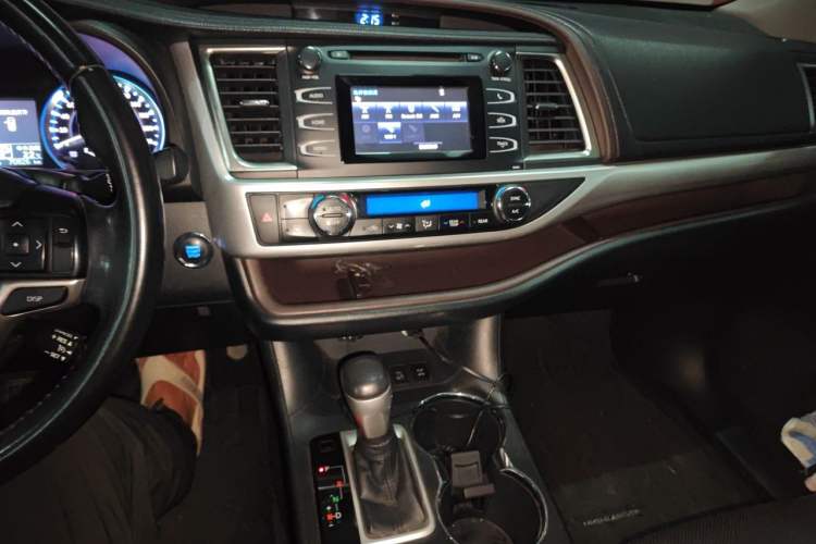 Used Toyota Highlander 2015 2.0T Four-Wheel Drive Luxury Edition 7-Seater Audio And AC Panel