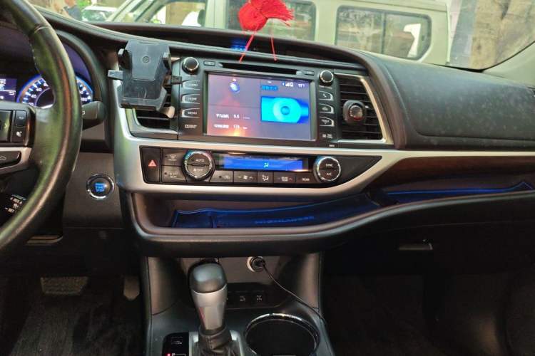 Used Toyota Highlander 2015 2.0T Four-Wheel Drive Ultimate Edition 7-Seater Audio And AC Panel