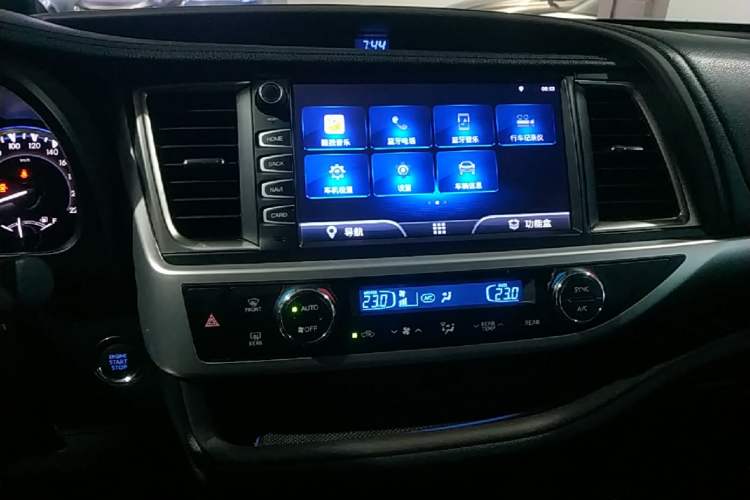 Used Toyota Highlander 2015 2.0T Four-Wheel Drive Luxury Edition 7-Seater Audio And AC Panel