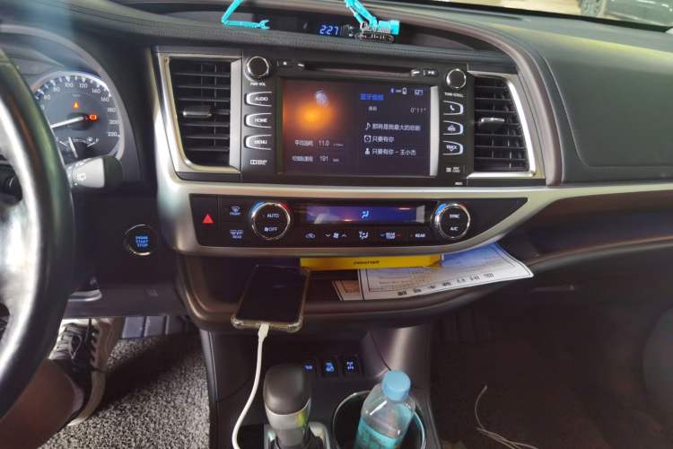 Used Toyota Highlander 2015 2.0T Four-Wheel Drive Ultimate Edition 7-Seater Audio And AC Panel