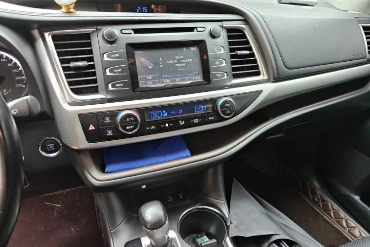 Used Toyota Highlander 2015 2.0T Four-Wheel Drive Luxury Navigation Version with 7 Seats Audio And AC Panel