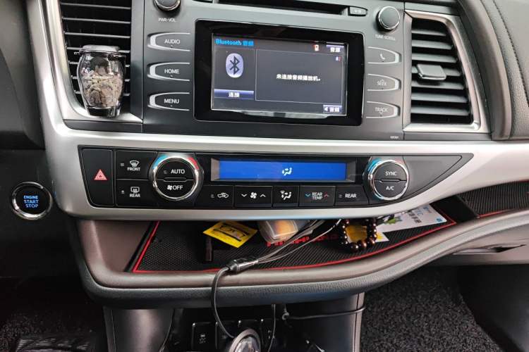 Used Toyota Highlander 2015 2.0T Four-Wheel Drive Luxury Edition 7-Seater Audio And AC Panel