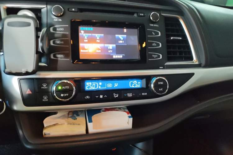 Used Toyota Highlander 2015 2.0T Four-Wheel Drive Luxury Edition 7-Seater Audio And AC Panel