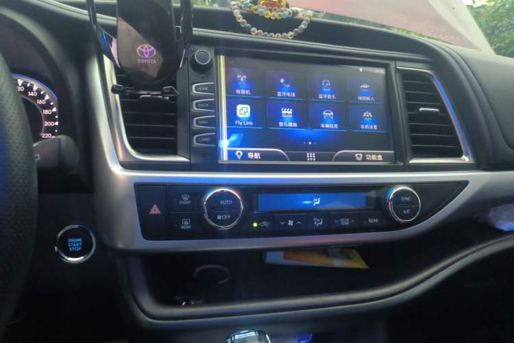 Used Toyota Highlander 2015 2.0T Four-Wheel Drive Luxury Navigation Version with 7 Seats Audio And AC Panel