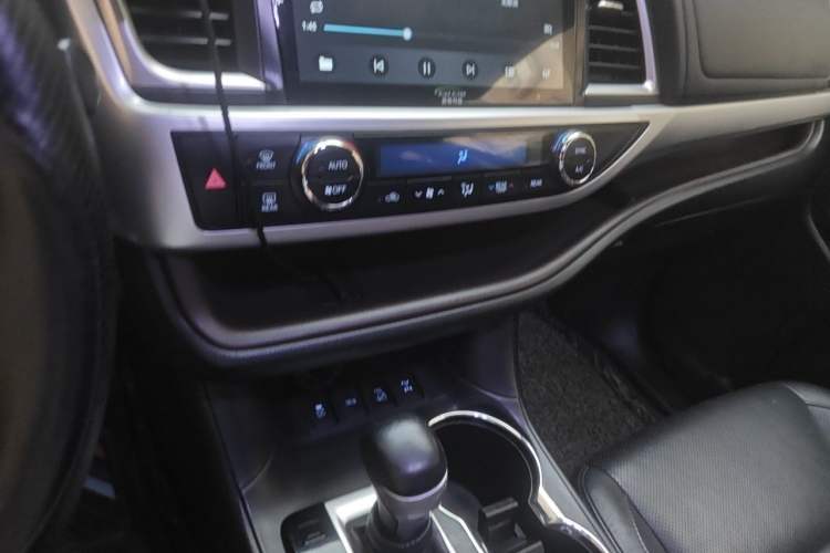 Used Toyota Highlander 2015 2.0T Four-Wheel Drive Luxury Edition 7-Seater Audio And AC Panel