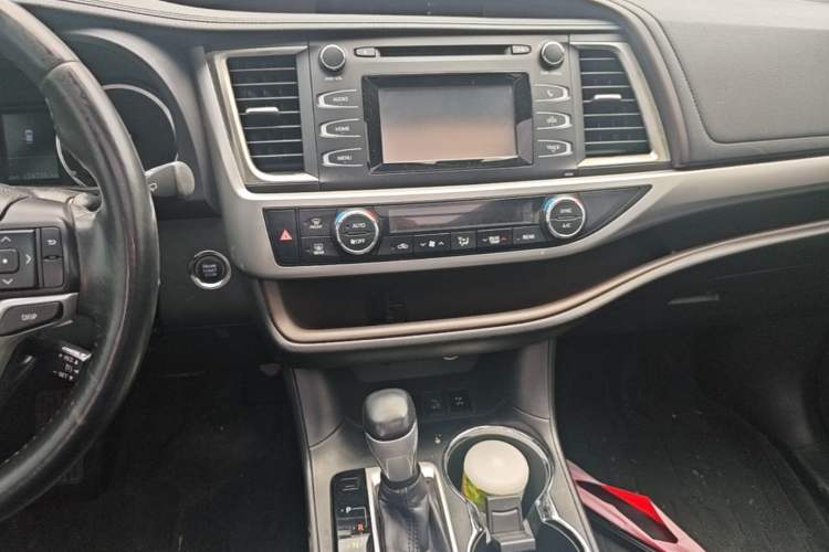 Used Toyota Highlander 2015 2.0T Four-Wheel Drive Luxury Edition 7-Seater Audio And AC Panel