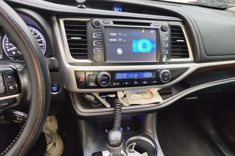 Used Toyota Highlander 2015 2.0T Four-Wheel Drive Ultimate Edition 7-Seater Audio And AC Panel