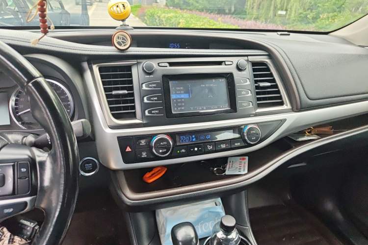 Used Toyota Highlander 2015 2.0T Two-Wheel Drive Luxury Edition 7 Seats Audio And AC Panel