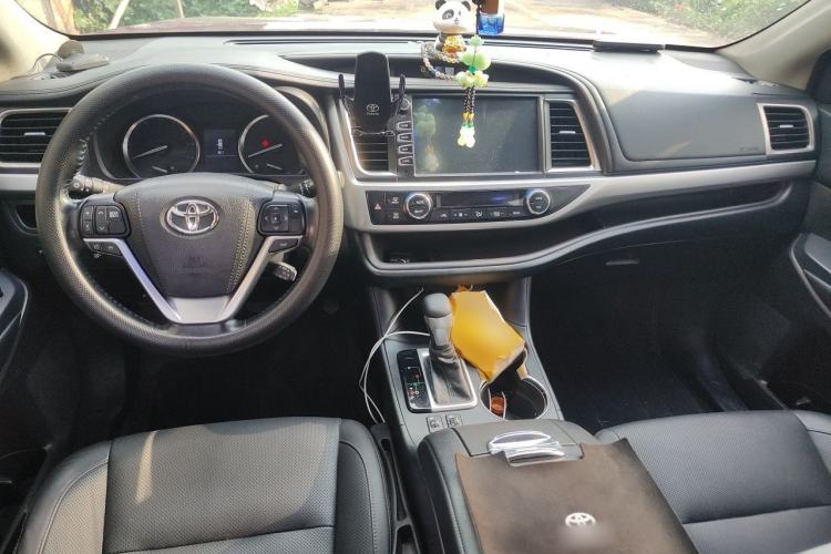 Used Toyota Highlander 2015 2.0T Four-Wheel Drive Luxury Edition 7-Seater Center Console