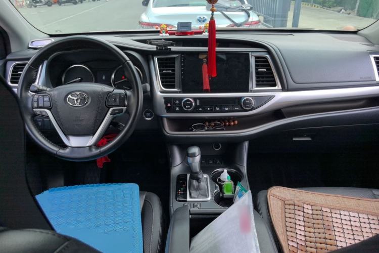 Used Toyota Highlander 2015 2.0T Four-Wheel Drive Luxury Edition 7-Seater Center Console