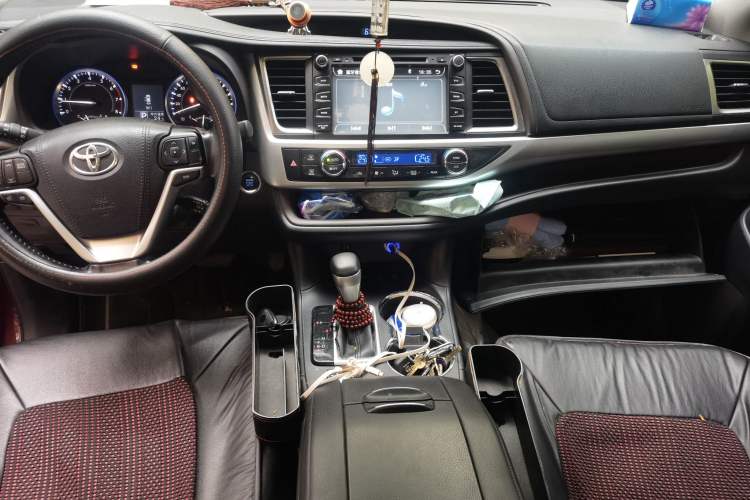 Used Toyota Highlander 2015 2.0T Four-Wheel Drive Luxury Edition 7-Seater Center Console