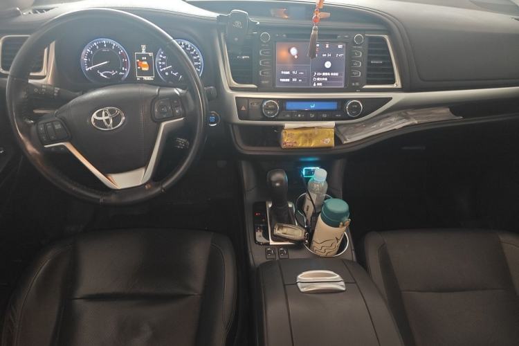 Used Toyota Highlander 2015 2.0T Four-Wheel Drive Luxury Navigation Version with 7 Seats Center Console