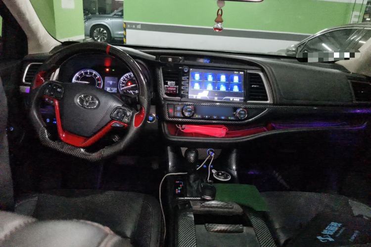 Used Toyota Highlander 2015 2.0T Four-Wheel Drive Luxury Edition 7-Seater Center Console