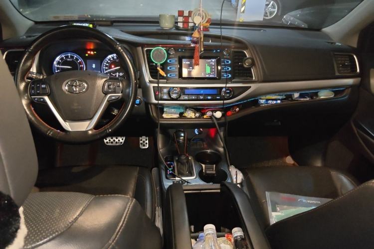 Used Toyota Highlander 2015 2.0T Two-Wheel Drive Luxury Edition 7 Seats Center Console