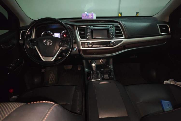 Used Toyota Highlander 2015 2.0T Four-Wheel Drive Luxury Edition 7-Seater Center Console
