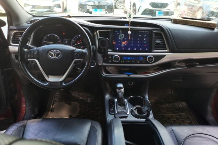Used Toyota Highlander 2015 2.0T Four-Wheel Drive Luxury Edition 7-Seater Center Console