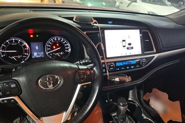 Used Toyota Highlander 2015 2.0T Two-Wheel Drive Luxury Edition 7 Seats Center Console