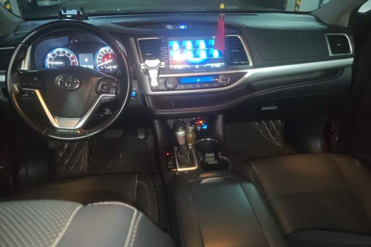 Used Toyota Highlander 2015 2.0T Four-Wheel Drive Luxury Edition 7-Seater Center Console