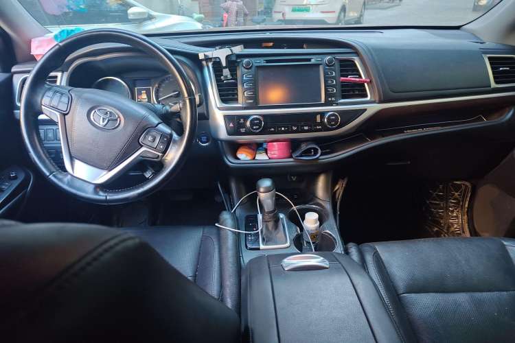 Used Toyota Highlander 2015 2.0T Four-Wheel Drive Ultimate Edition 7-Seater Center Console