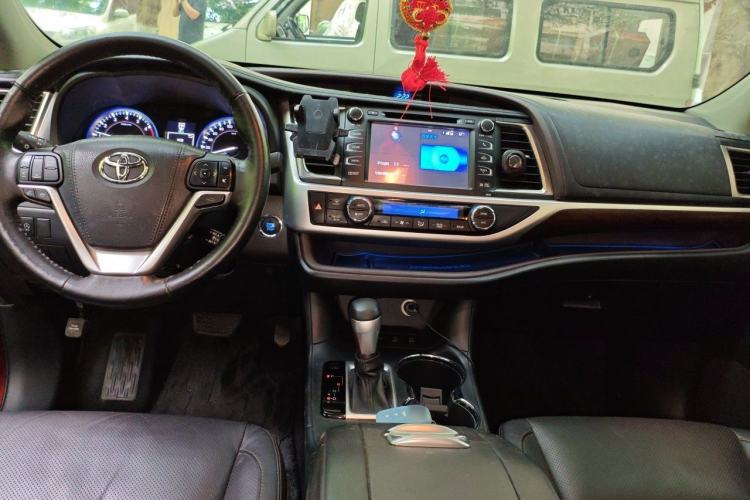 Used Toyota Highlander 2015 2.0T Four-Wheel Drive Ultimate Edition 7-Seater Center Console