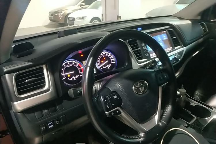 Used Toyota Highlander 2015 2.0T Four-Wheel Drive Luxury Edition 7-Seater Center Console