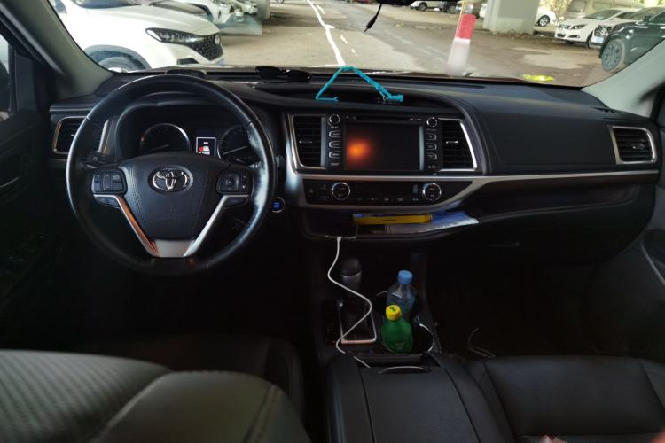 Used Toyota Highlander 2015 2.0T Four-Wheel Drive Ultimate Edition 7-Seater Center Console