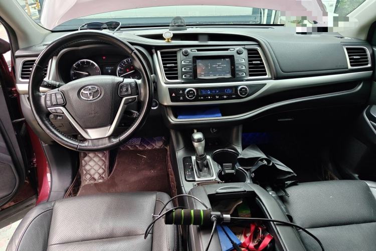 Used Toyota Highlander 2015 2.0T Four-Wheel Drive Luxury Navigation Version with 7 Seats Center Console