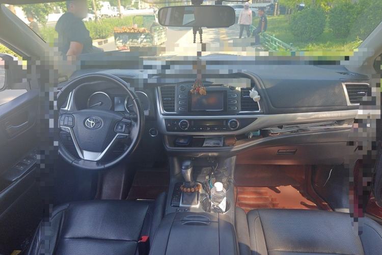 Used Toyota Highlander 2015 2.0T Four-Wheel Drive Luxury Edition 7-Seater Center Console