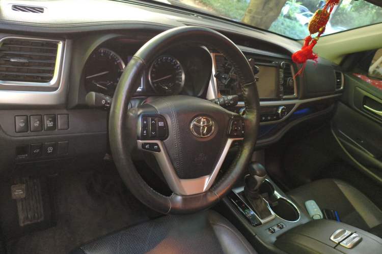 Used Toyota Highlander 2015 2.0T Four-Wheel Drive Ultimate Edition 7-Seater Center Console