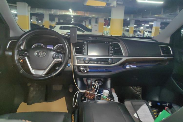Used Toyota Highlander 2015 2.0T Four-Wheel Drive Ultimate Edition 7-Seater Center Console
