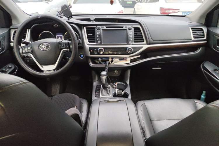 Used Toyota Highlander 2015 2.0T Four-Wheel Drive Ultimate Edition 7-Seater Center Console