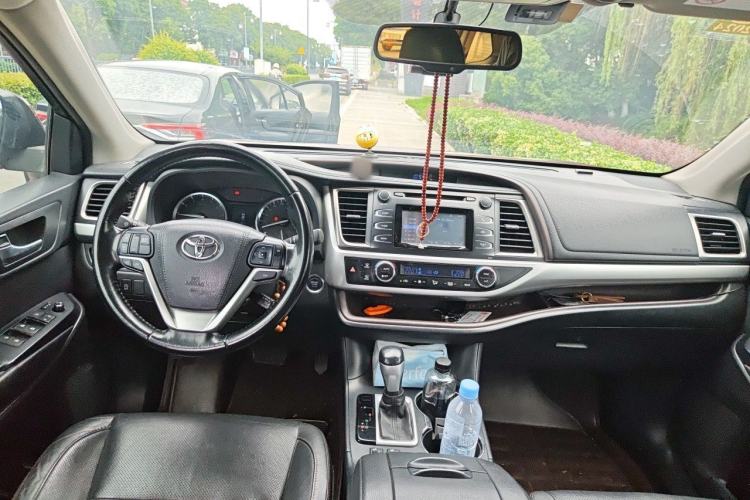 Used Toyota Highlander 2015 2.0T Two-Wheel Drive Luxury Edition 7 Seats Center Console