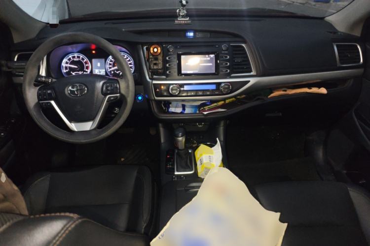 Used Toyota Highlander 2015 2.0T Four-Wheel Drive Luxury Edition 7-Seater Center Console