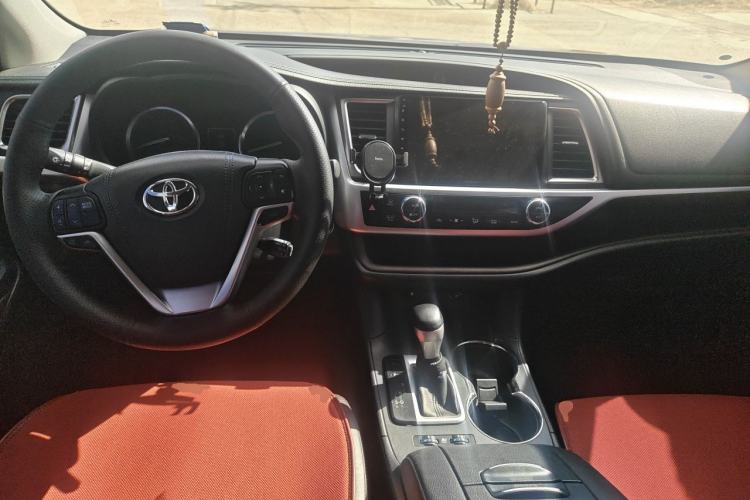 Used Toyota Highlander 2015 3.5L 4x4 Ultimate Edition 7-Seater Center Console